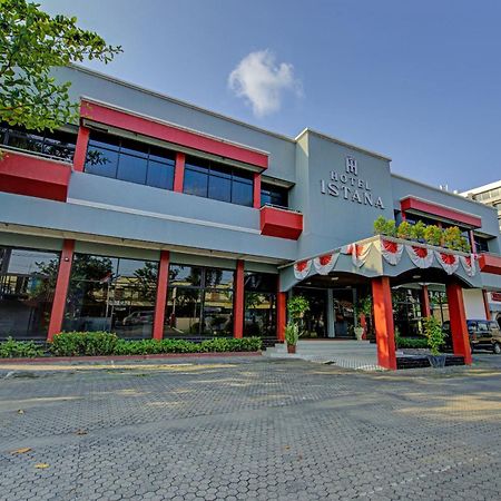 Oyo 3934 Hotel Istana Pekalongan Exteriér fotografie