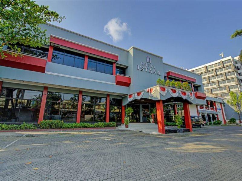 Oyo 3934 Hotel Istana Pekalongan Exteriér fotografie
