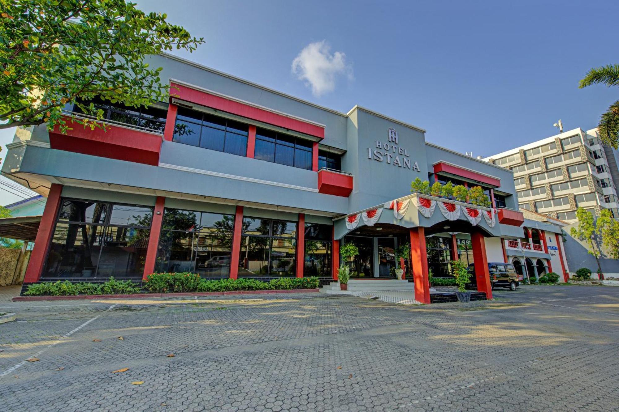 Oyo 3934 Hotel Istana Pekalongan Exteriér fotografie