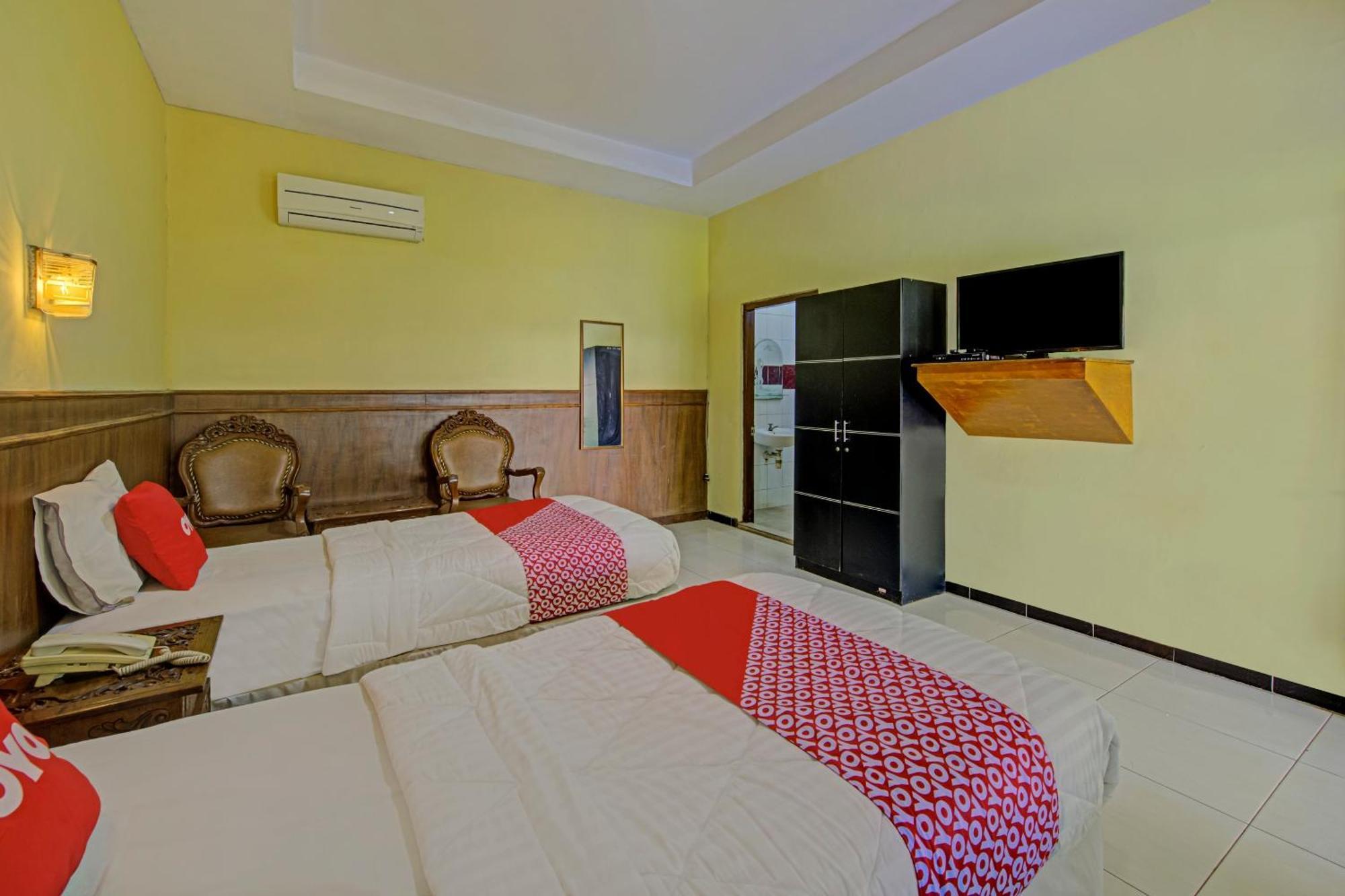 Oyo 3934 Hotel Istana Pekalongan Exteriér fotografie